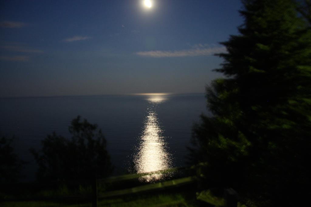 Cliff Dweller On Lake Superior Tofte Exterior photo